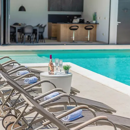 Villa Martincici With Large Pool