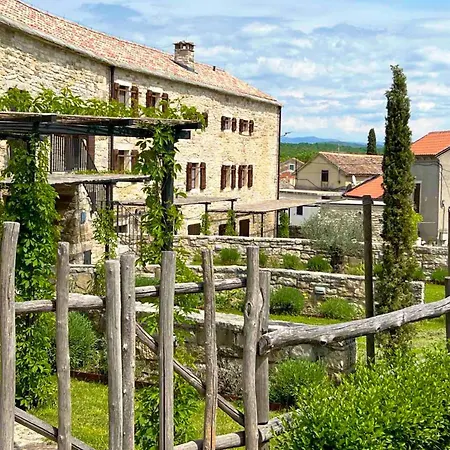 Martincici With Large Pool Grožnjan